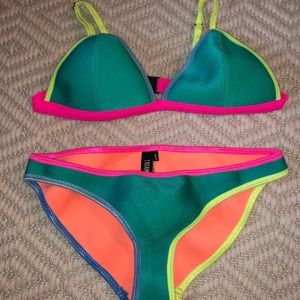 Triangl bikini